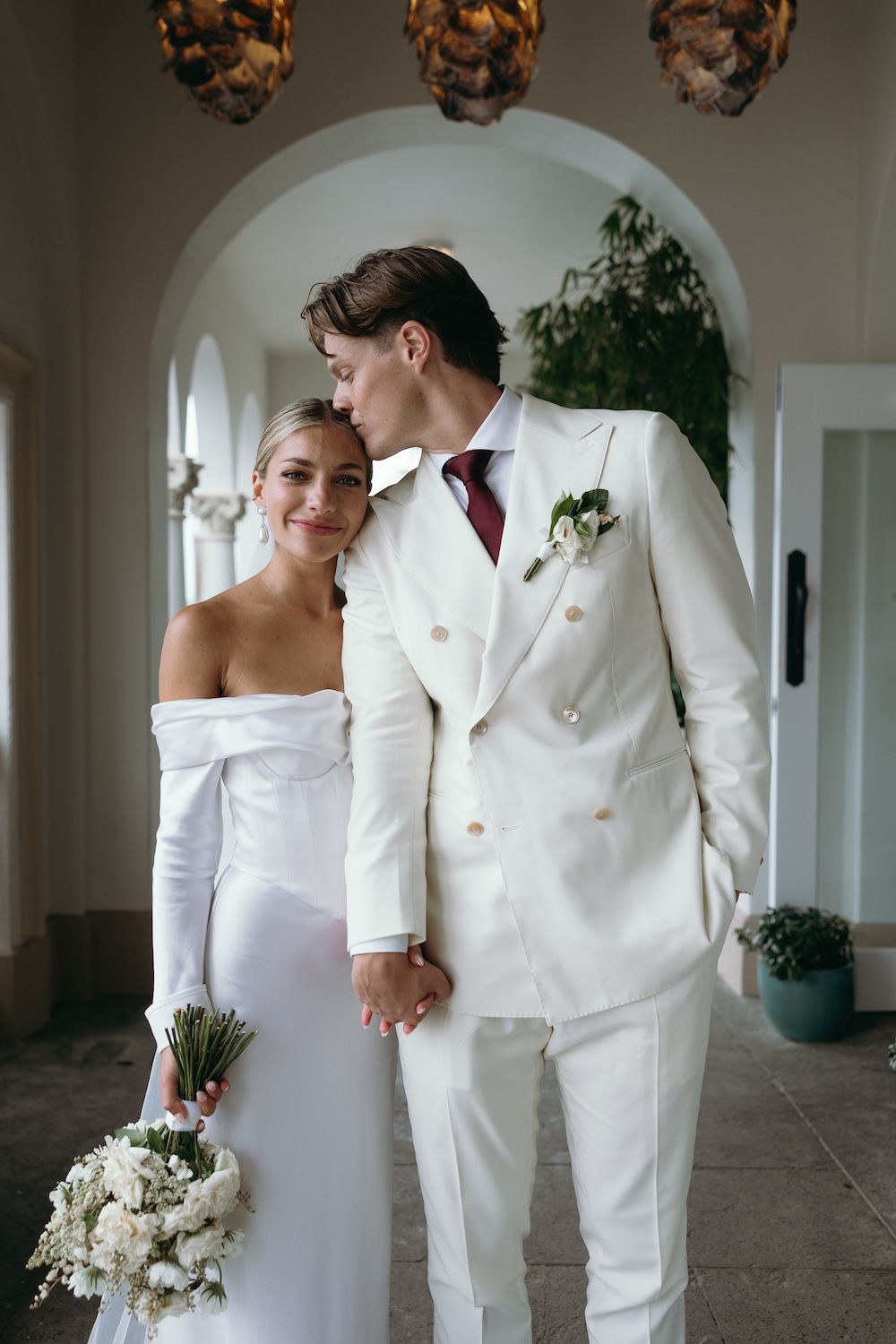 3 Ways a Custom Wedding Suit Makes You Look Stunning